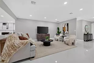 219 Miramar Blvd NE, Saint Petersburg, FL 33704 - Photo 15