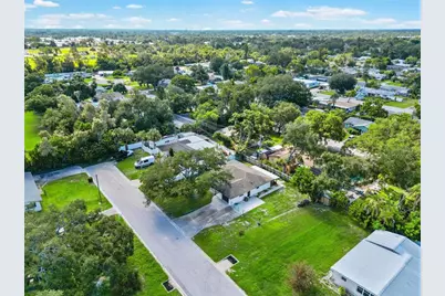2874 Davis Boulevard, Sarasota, FL 34237 - Photo 23