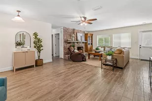 909 Tomlinson Dr, Lutz, FL 33549 - Photo 9