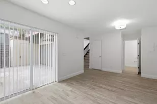 15446 E Pond Woods Dr, Tampa, FL 33618 - Photo 17