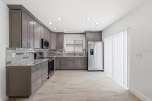 15446 E Pond Woods Dr, Tampa, FL 33618 - Photo 11