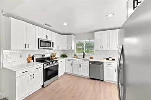 8723 Osage Dr, Tampa, FL 33634 - Photo 13