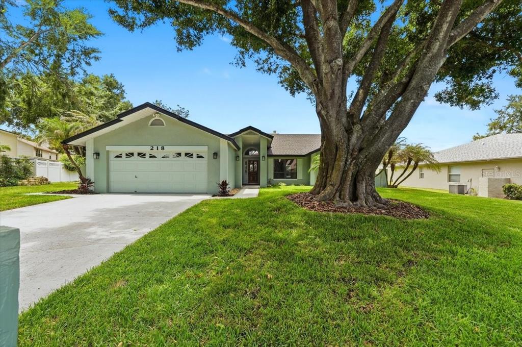 218 Lake Hartridge Dr NW - 218 Lake Hartridge Dr NW, Winter Haven, FL 33881 Luxury Property | Jose Angel Pina