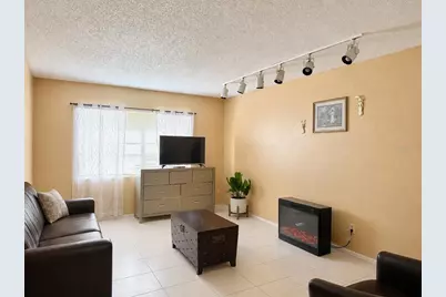 7011 Waterside Dr, Tampa, FL 33617 - Photo 9