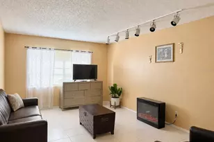 7011 Waterside Dr, Tampa, FL 33617 - Photo 9