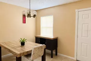 7011 Waterside Dr, Tampa, FL 33617 - Photo 3
