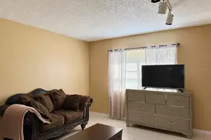 7011 Waterside Dr, Tampa, FL 33617 - Photo 11