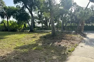 9901 Davis St, Gibsonton, FL 33534 - Photo 15