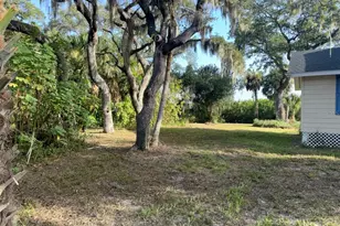 9901 Davis St, Gibsonton, FL 33534 - Photo 3