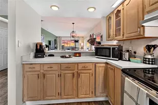 828 Bahia Del Sol Dr, Ruskin, FL 33570 - Photo 17