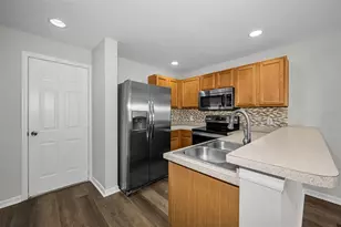 8013 Sutton Terrace Ln, Tampa, FL 33615 - Photo 9