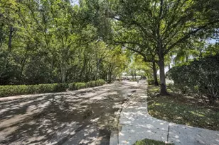 8013 Sutton Terrace Ln, Tampa, FL 33615 - Photo 33