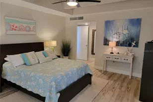 7650 Bayshore Dr, Treasure Island, FL 33706 - Photo 7