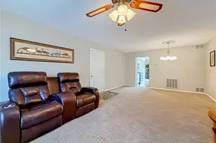 8174 Terrace Garden Dr N, Saint Petersburg, FL 33709 - Photo 9