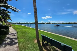 118 Pompano Dr SE, Saint Petersburg, FL 33705 - Photo 5