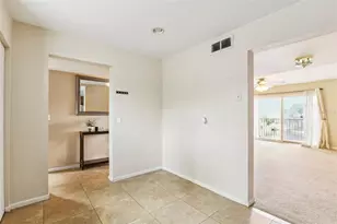6325 Newtown Cir, Tampa, FL 33615 - Photo 11