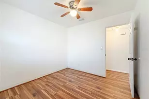 396 Lewis Blvd SE, Saint Petersburg, FL 33705 - Photo 11