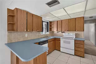 1901 57th St N, Saint Petersburg, FL 33710 - Photo 9