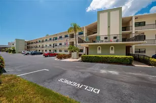 5980 Terrace Park Dr N, Saint Petersburg, FL 33709 - Photo 7