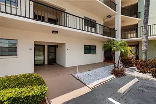 5980 Terrace Park Dr N, Saint Petersburg, FL 33709 - Photo 11