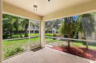 11117 Kapok Grand Cir, Madeira Beach, FL 33708 - Photo 7