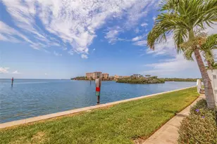 5266 Beach Dr SE, Saint Petersburg, FL 33705 - Photo 15