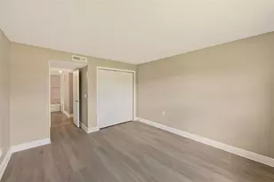 200 Country Club Dr, Largo, FL 33771 - Photo 21