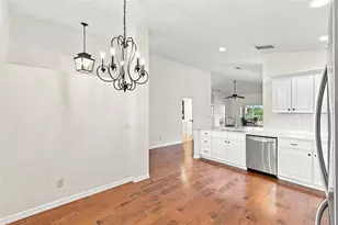 7218 34th St E, Sarasota, FL 34243 - Photo 13