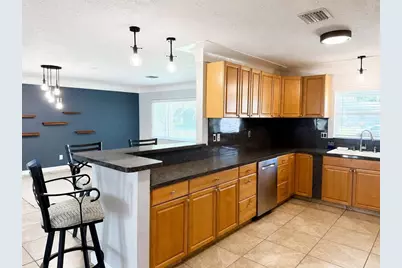 6949 31st Avenue N, Saint Petersburg, FL 33710 - Photo 7