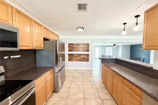 6949 31st Ave N, Saint Petersburg, FL 33710 - Photo 9