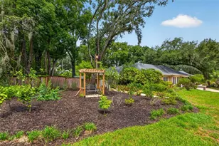 602 S Riverhills Dr, Temple Terrace, FL 33617 - Photo 5