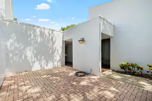 4156 Northmeadow Cir, Tampa, FL 33618 - Photo 5