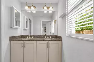 325 Wisconsin Ct S, Saint Petersburg, FL 33705 - Photo 17