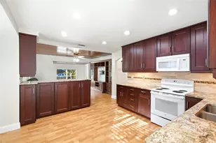 3620 Burlington Ave N, Saint Petersburg, FL 33713 - Photo 9