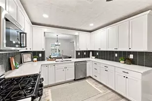 307 E North St, Tampa, FL 33604 - Photo 9
