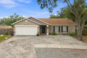 1018 Peachwood Dr, Brandon, FL 33510 - Photo 1