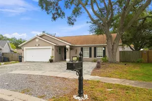 1018 Peachwood Dr, Brandon, FL 33510 - Photo 3