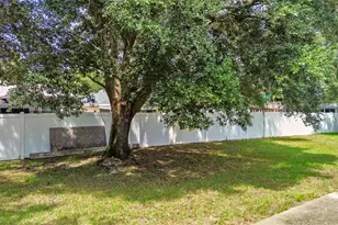 34703 Birchmont Ln, Zephyrhills, FL 33541 - Photo 9