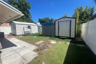 8524 Catalina Dr, Tampa, FL 33615 - Photo 21