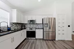 4037 Warwick Hills Dr, Wesley Chapel, FL 33543 - Photo 17