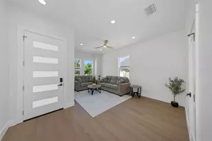 617 Folsom St S, Saint Petersburg, FL 33707 - Photo 5