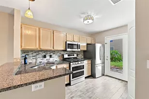 13017 Lorna Pl, Tampa, FL 33618 - Photo 3