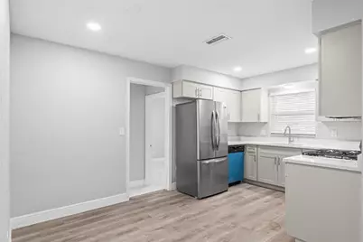 2443 26th Avenue S, Saint Petersburg, FL 33712 - Photo 9