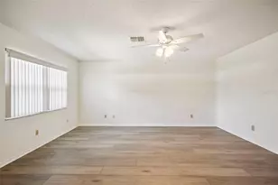 2224 Grenadier Dr, Sun City Center, FL 33573 - Photo 9