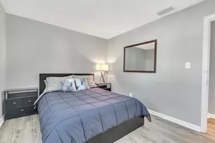 102 Pompano Dr SE, Saint Petersburg, FL 33705 - Photo 19