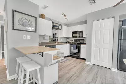 102 Pompano Drive SE #C, Saint Petersburg, FL 33705 - Photo 13