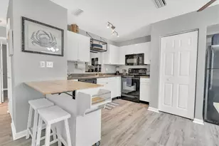 102 Pompano Dr SE, Saint Petersburg, FL 33705 - Photo 13