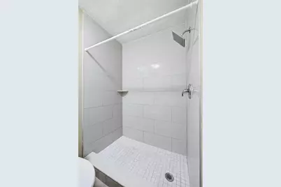1009 E Holland Avenue, Tampa, FL 33612 - Photo 15