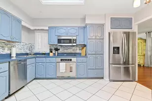 2102 W Kyra Dr, Tampa, FL 33612 - Photo 13