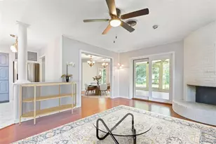 2102 W Kyra Dr, Tampa, FL 33612 - Photo 5